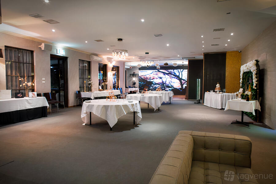 Strada Lounge Strada Lounge
