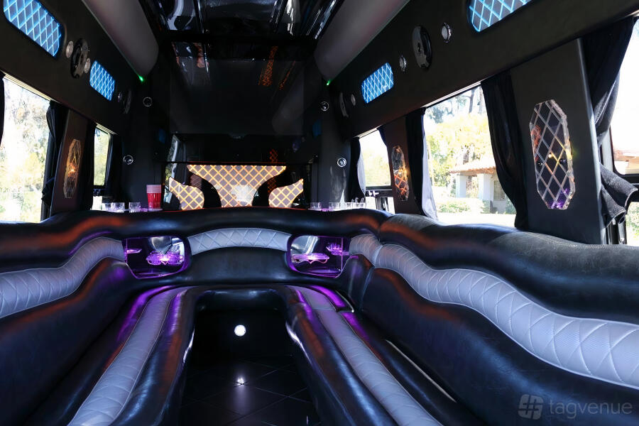 Aall In Limo & Party Bus Aall In Limo & Party Bus
