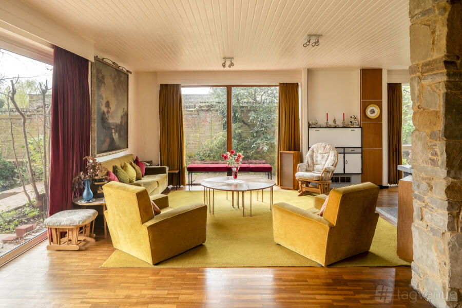 Mid-century London House Mid-century London House