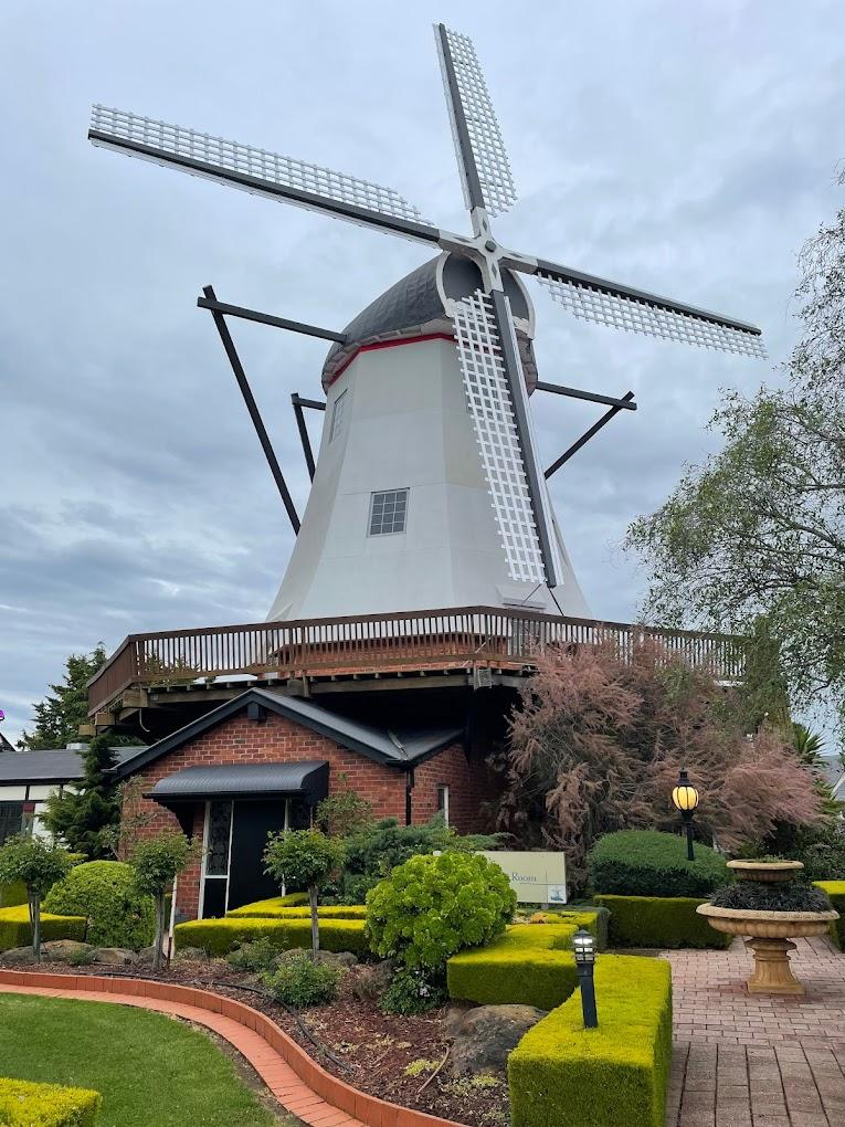 Windmill outlet gardens restaurant