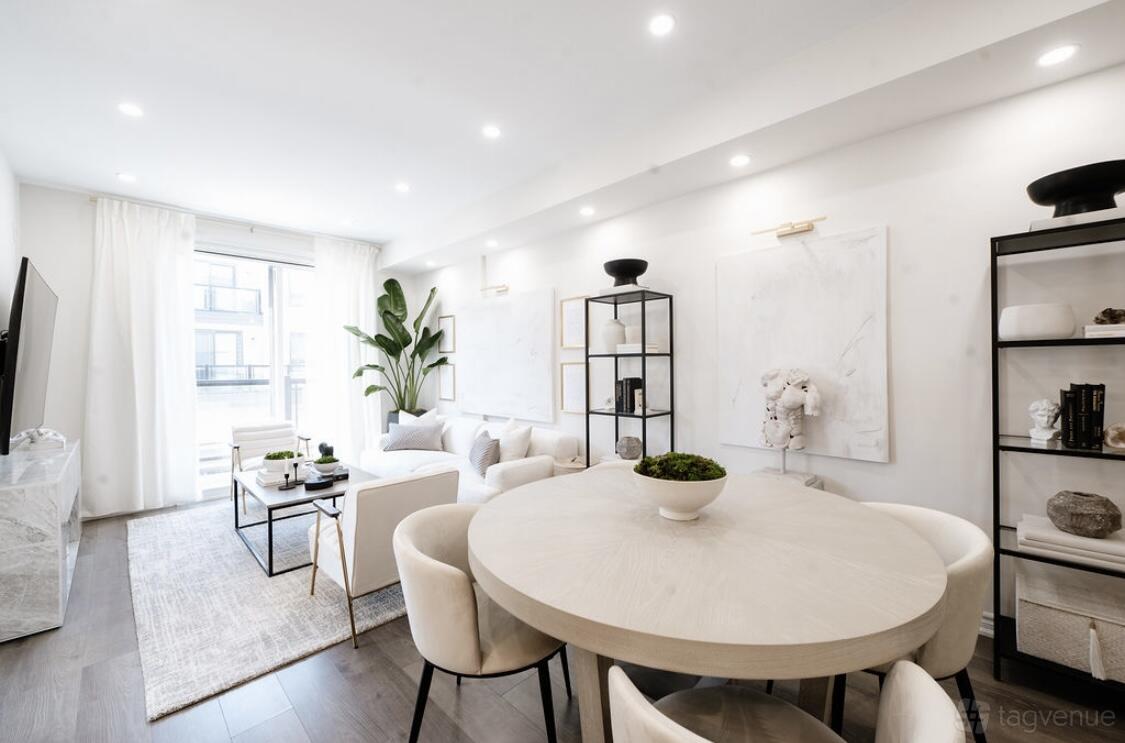 Debonair - Modern and Bright Luxury Home