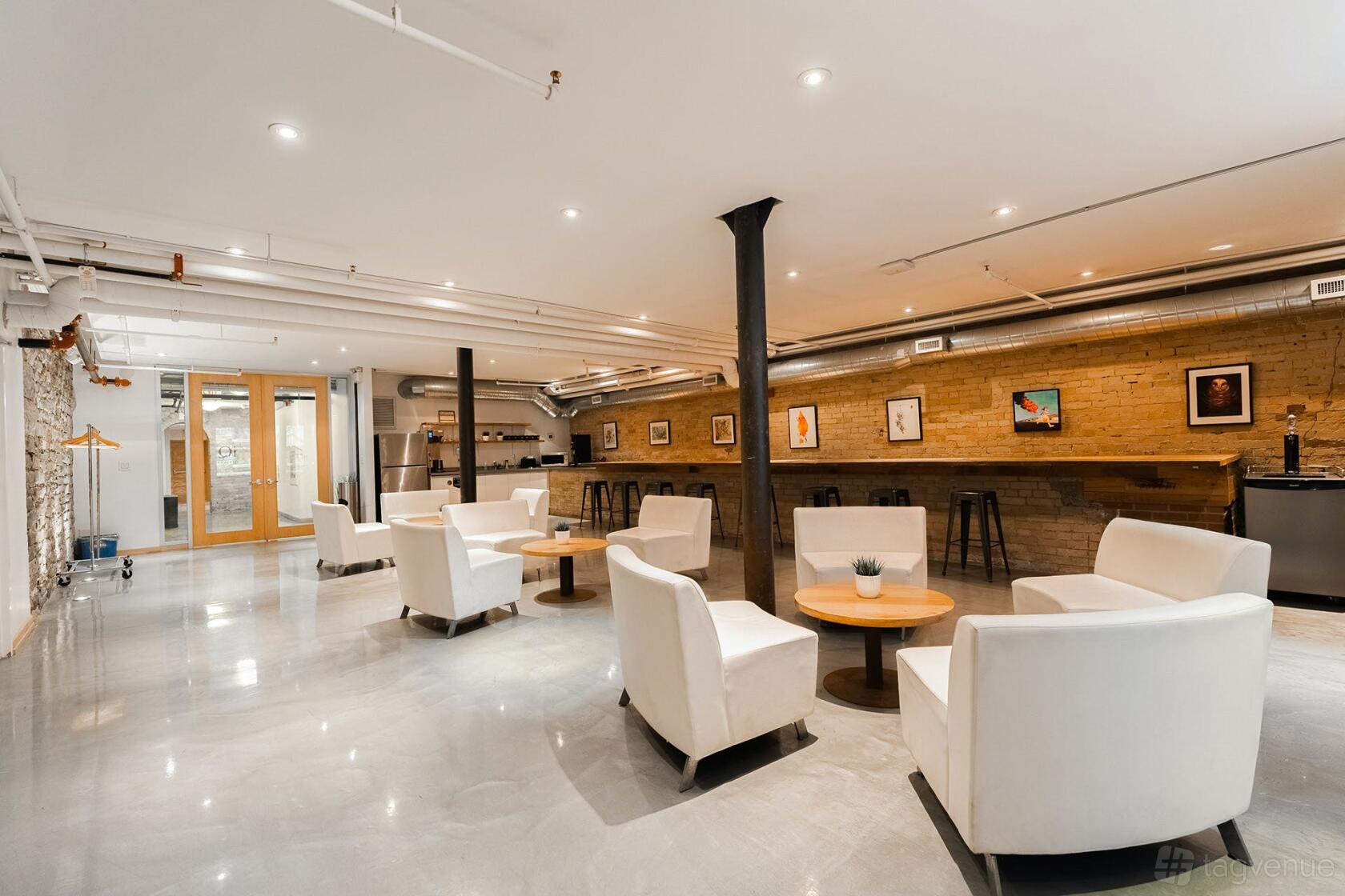 iQ Offices - 140 Yonge Street