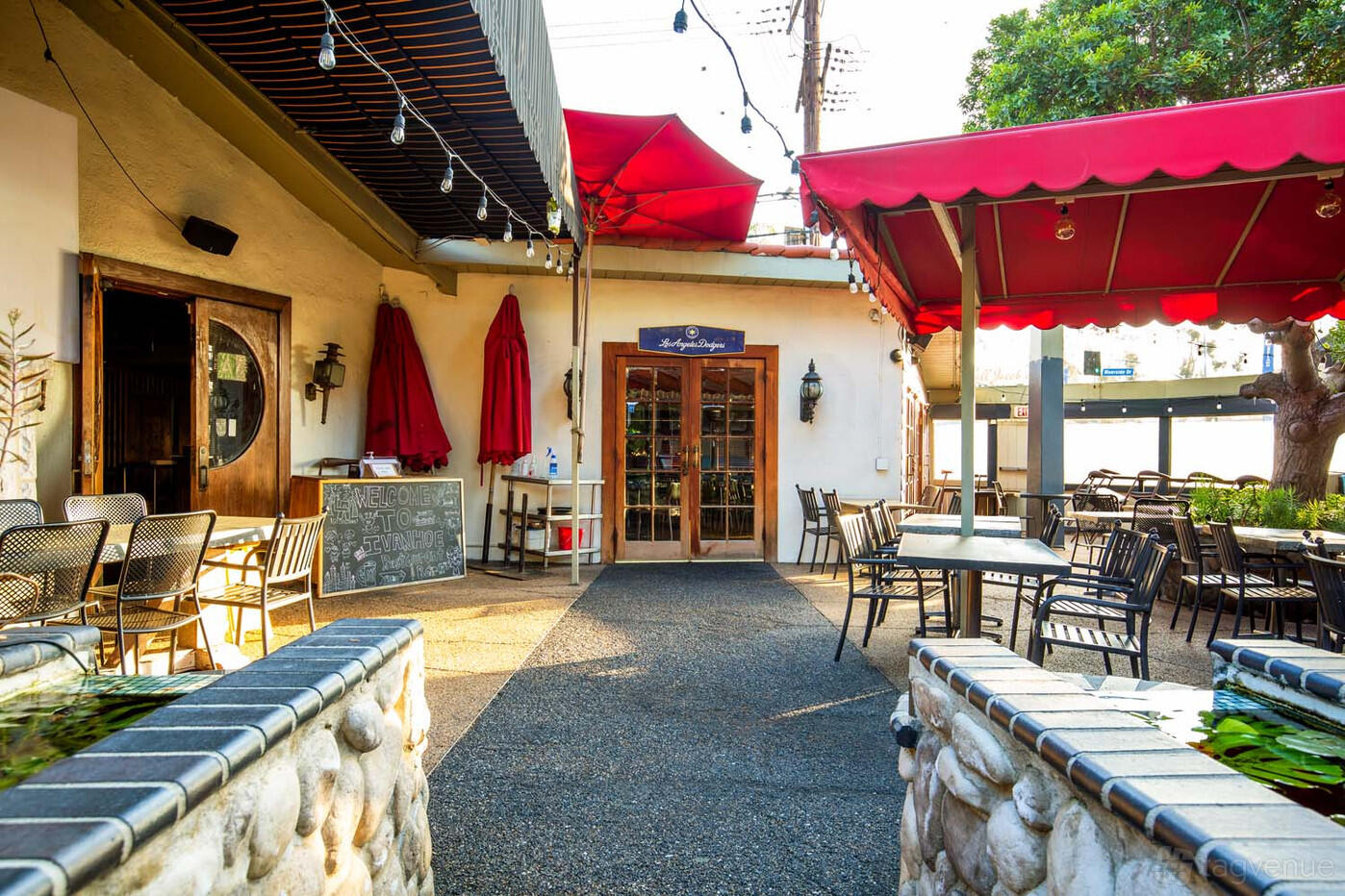 Outdoor Area - Ivanhoe Restaurant & Bar - Event Venue Rental - Tagvenue.com