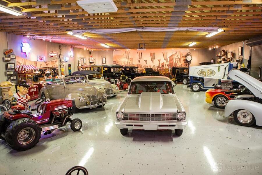 Venue Rods Nostalgia Street Rods Venue Rental in Paradise, NV | Photos & Prices