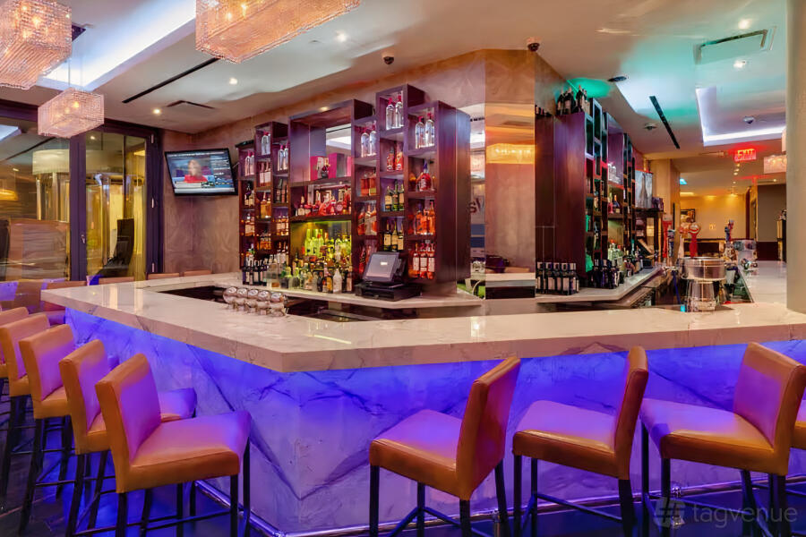 Bar, Lounge & Patio at
