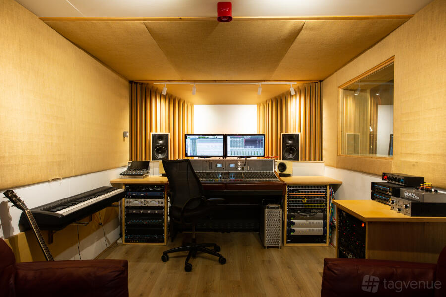 Studio 1 Studio 1
