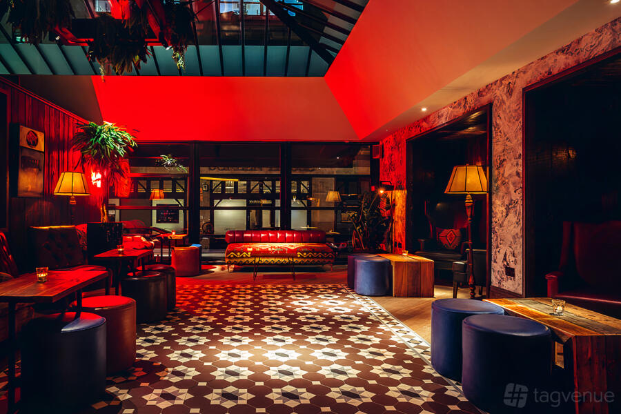 Lounge & Club Lounge & Club