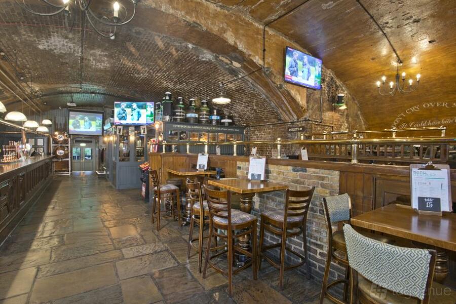 Main Bar & Back Bar Main Bar & Back Bar