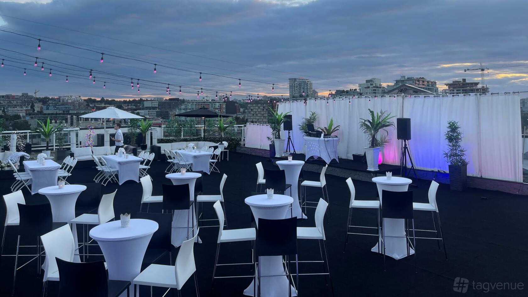 Penthouse Suite With Private Event Space And Bar photo