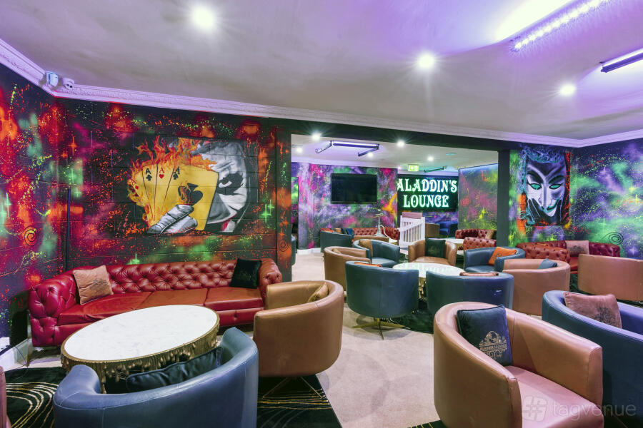 Bar & Lounge Bar & Lounge