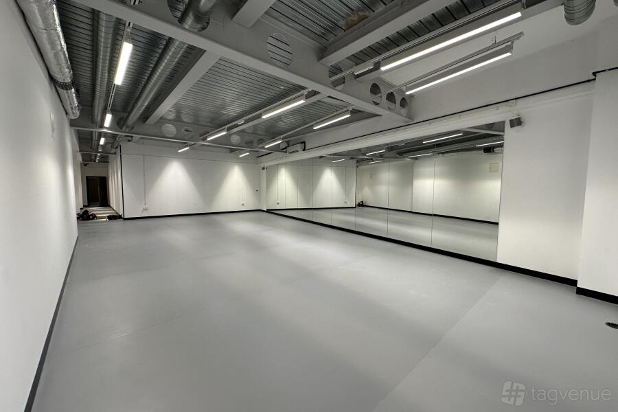 LG1 - MAXX Studios LG1 - MAXX Studios