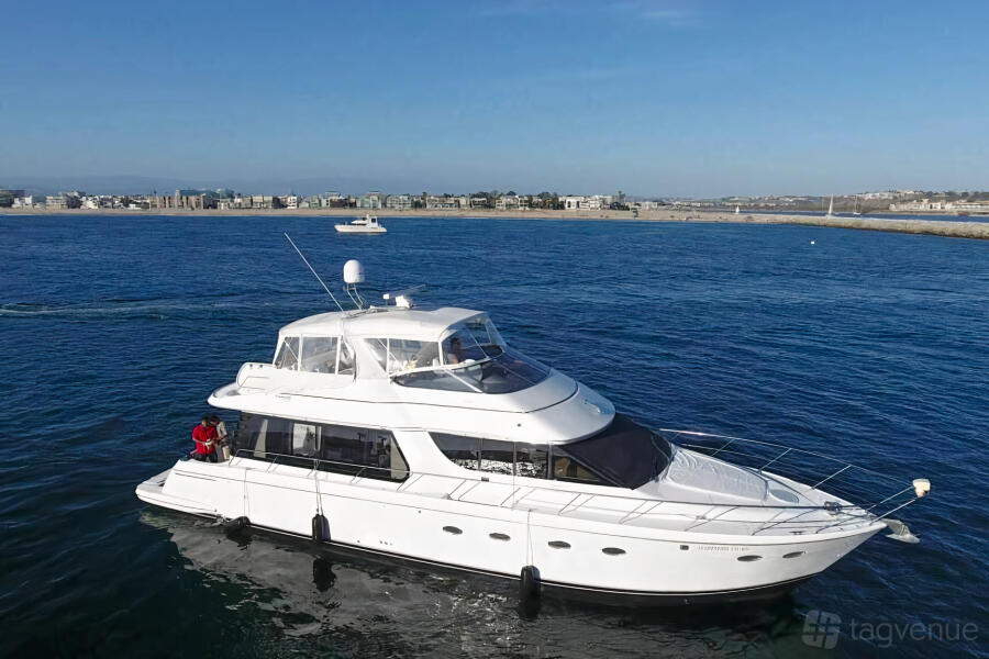 60’ Carver / Happiest Ours at