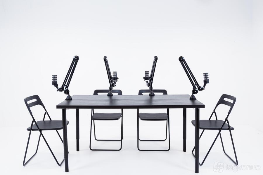 Podcast Studio (White) at