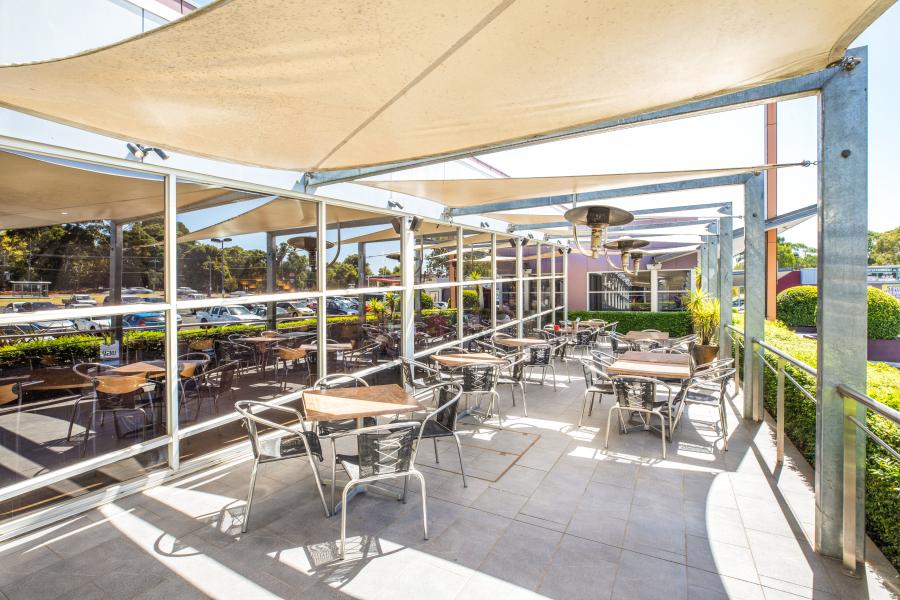 Alfresco Balcony at Sandown Park Hotel