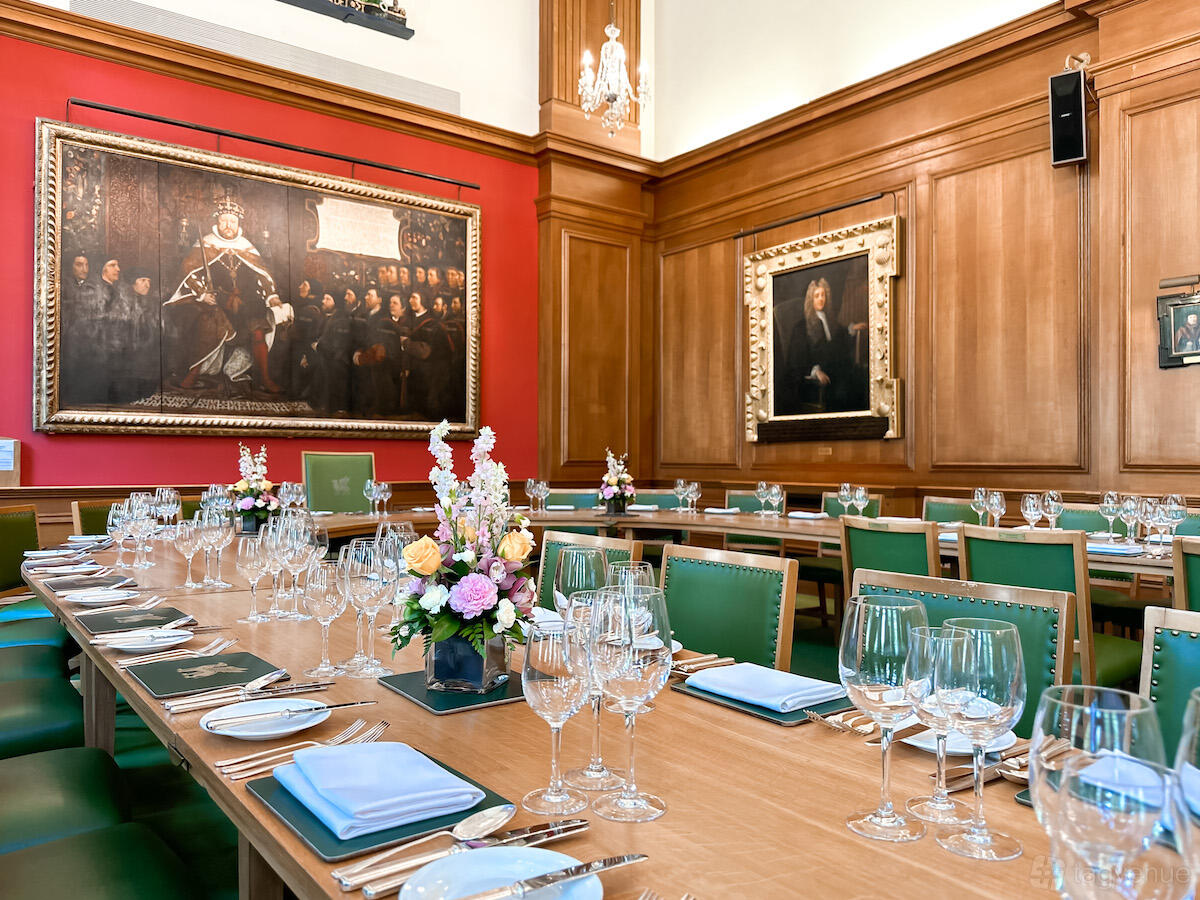 Stumpy Surgeons Hall Great Hall - Barber-Surgeons’ Hall - Event Venue Hire - Tagvenue.com
