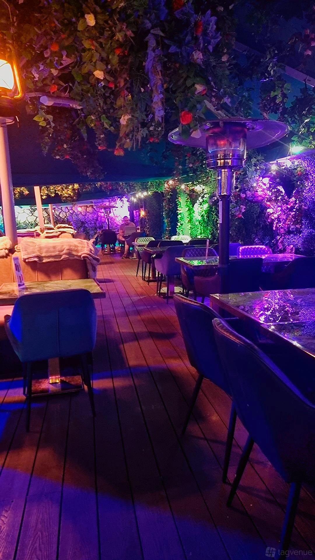 Yvo Rozay Rozay Garden - Amisa Lounge - Event Venue Hire - Tagvenue.com