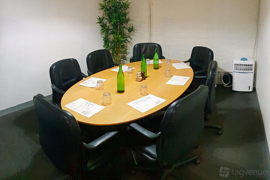The Small Meeting Room The Small Meeting Room