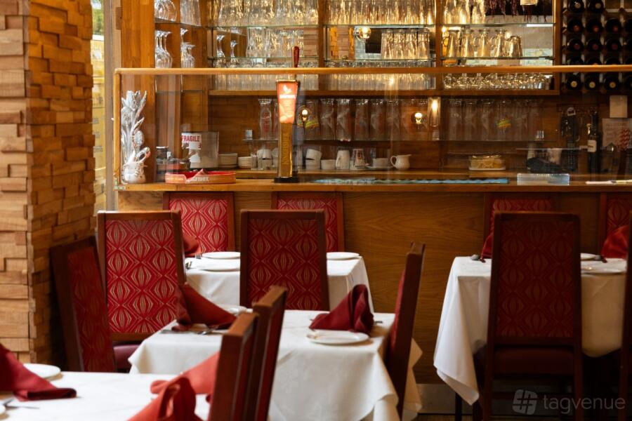 PRIVATE ROOM B at