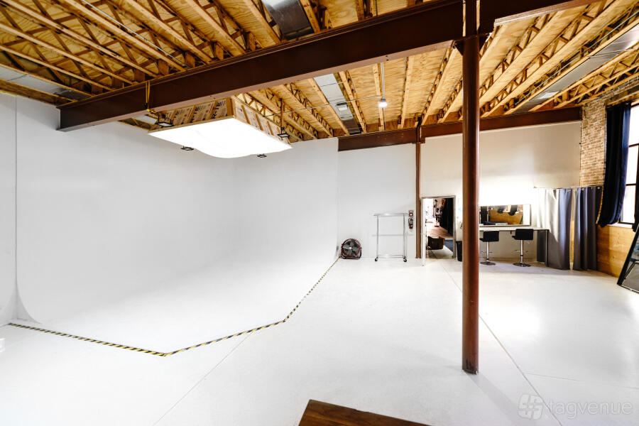 Chi 2 - Cyclorama wall at