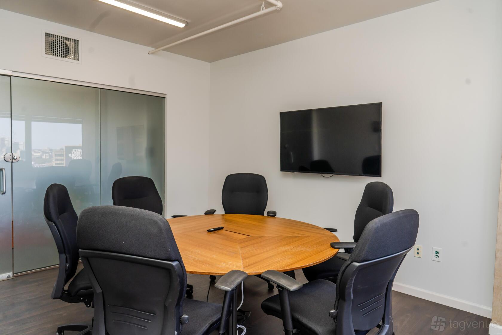 Huddle Room Examples Huddle Room - Connected Coworking - Event Venue Rental - Tagvenue.com