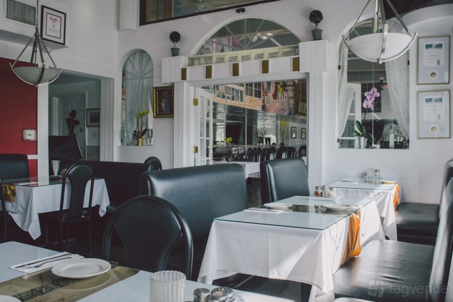 Main Dining Main Dining