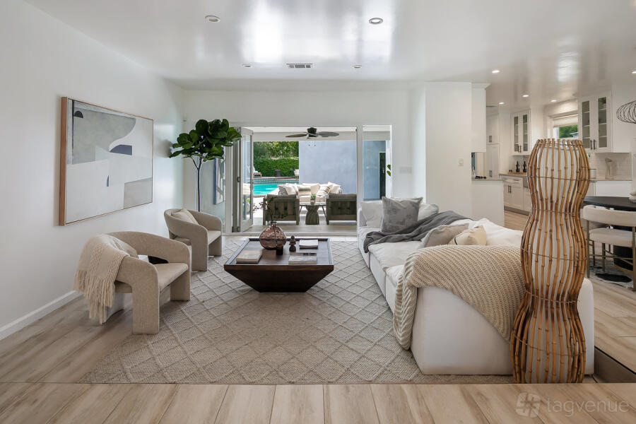 Beautiful Modern Pool House Beautiful Modern Pool House