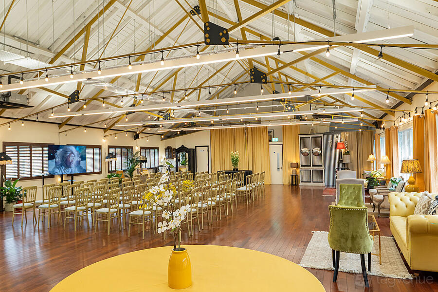 Victorian Loft + La Galeria at